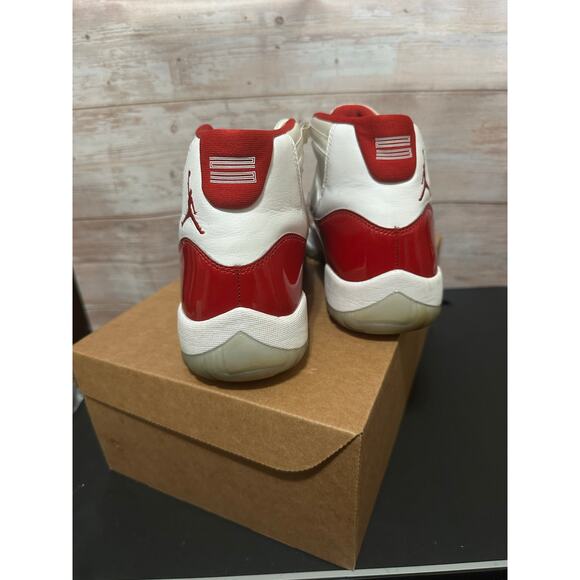 Men’s JORDAN 11 CHERRY 10.5 - Picture 3 of 11